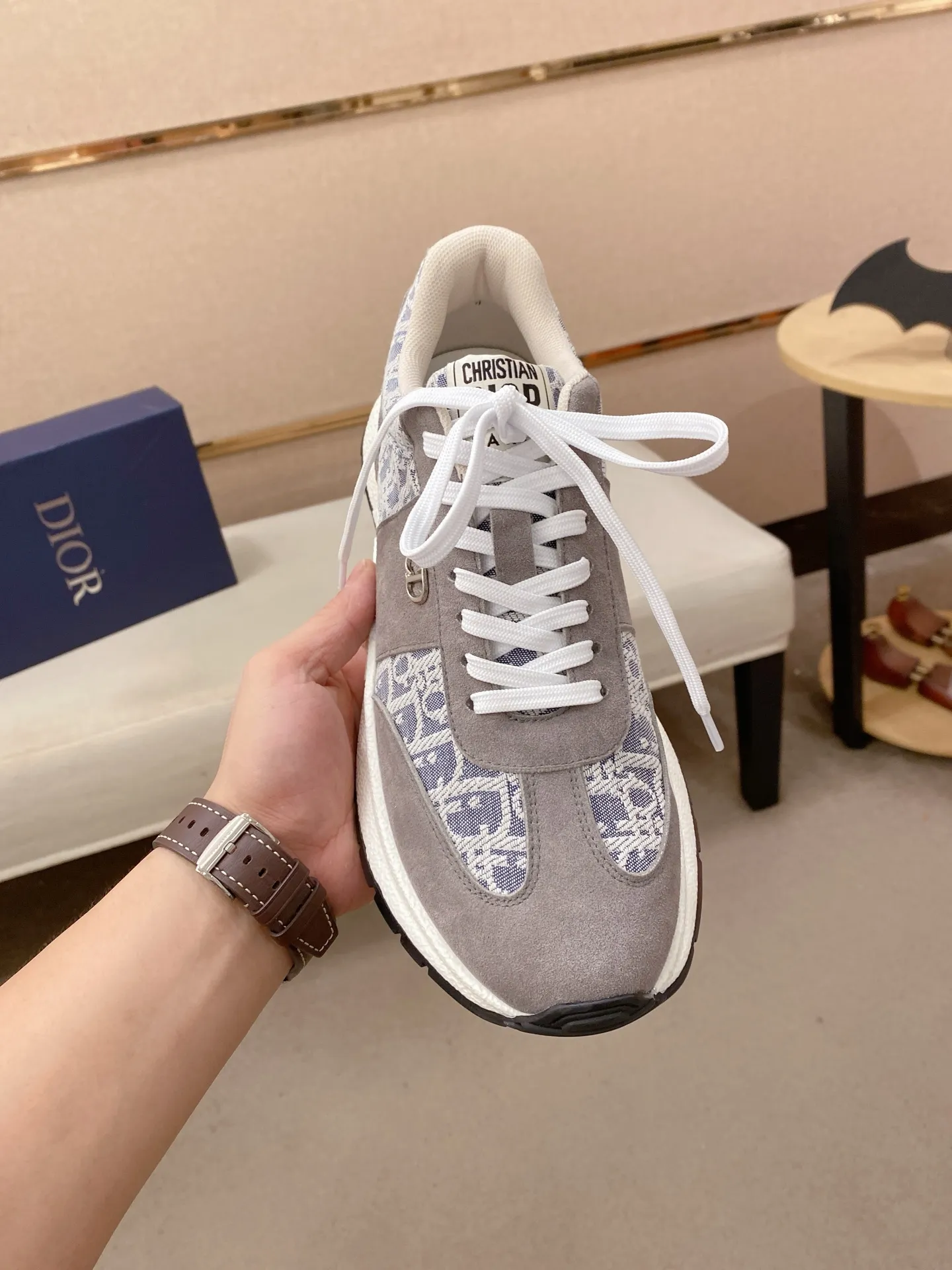 Men's shoes💰 462💰🇮🇹🇮🇹Dior d The new model is on sale at the same time at the counter. The upper 🇮🇹 is imported Italian first-layer cowhide, and the lining is fully imported sheepskin 💪💪. It is a complete 1⃣️ to 1⃣️ replica 🇮🇹💪💪, ⚠ Sole: The original sole is specially provided by the original factory. The exclusive movable molded sole is super comfortable. ⚠Original factory single goods, 🔍🔍high quality, you can enter and leave the counter at will, welcome to compare⚠. Code number: 38-44. Can be customized 45-46